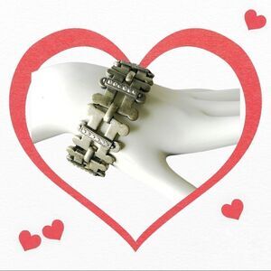 Vintage Banana Bob silver pewter link bracelet with silver aurum crystals